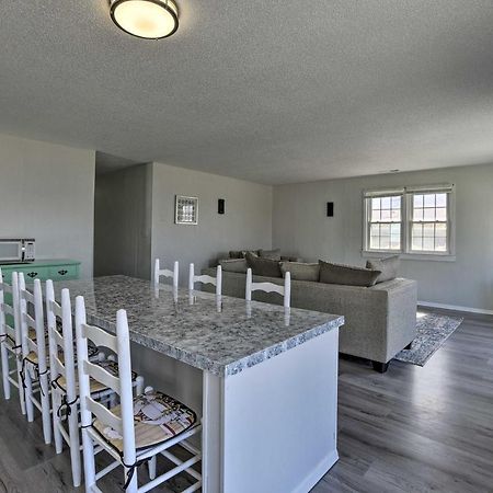 Oak Island Beach Abode With Deck Walk To Shore! 外观 照片