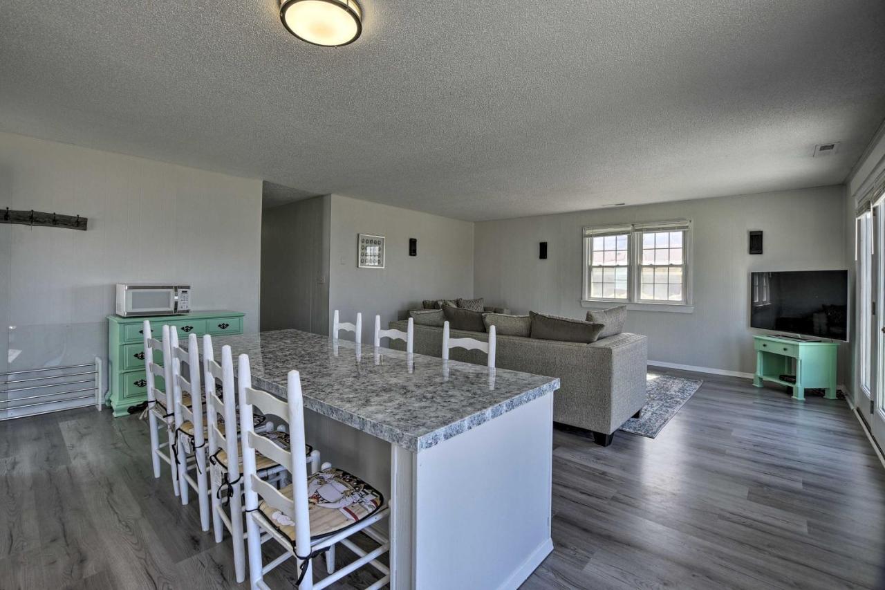 Oak Island Beach Abode With Deck Walk To Shore! 外观 照片