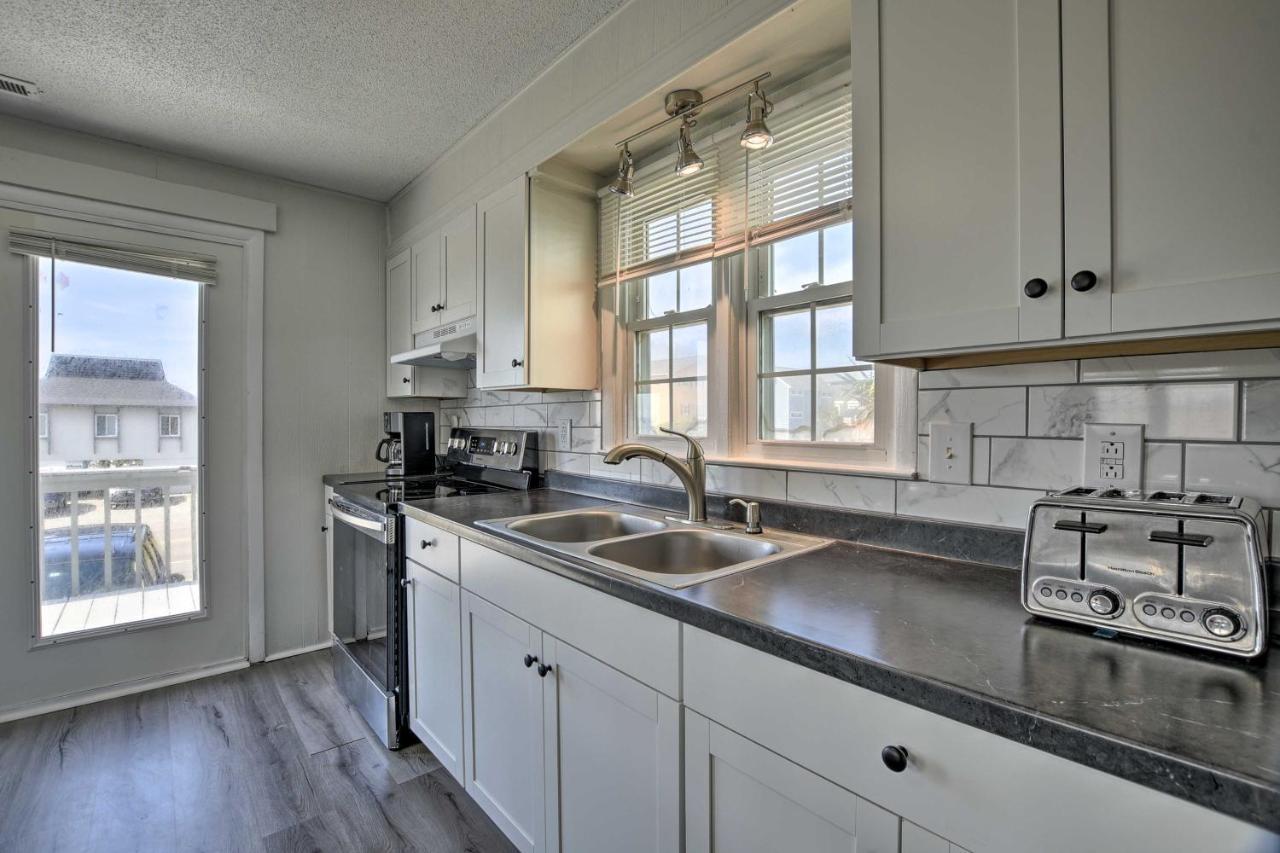 Oak Island Beach Abode With Deck Walk To Shore! 外观 照片
