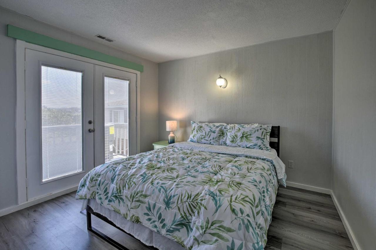 Oak Island Beach Abode With Deck Walk To Shore! 外观 照片