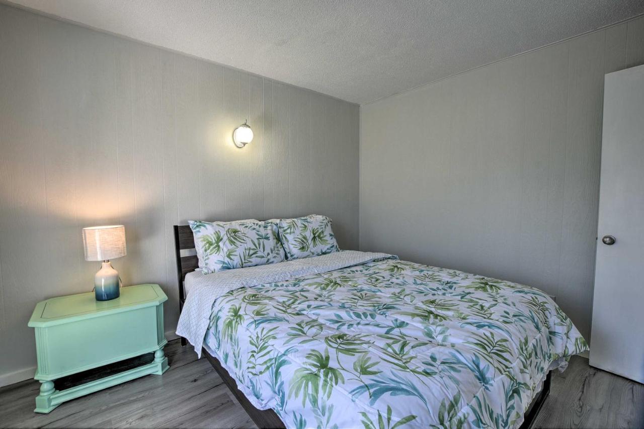 Oak Island Beach Abode With Deck Walk To Shore! 外观 照片