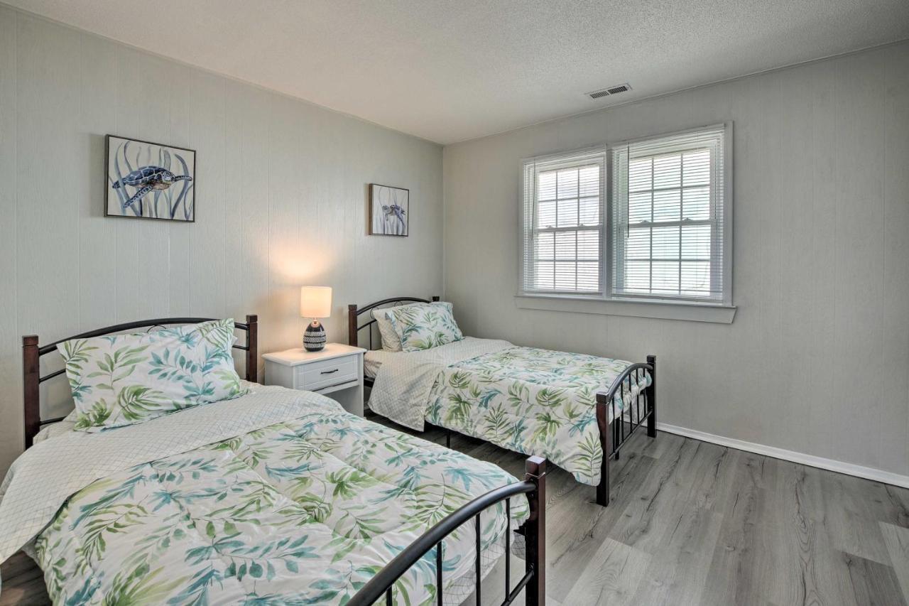 Oak Island Beach Abode With Deck Walk To Shore! 外观 照片