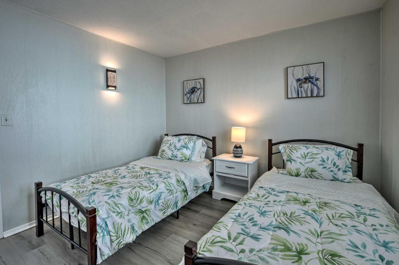 Oak Island Beach Abode With Deck Walk To Shore! 外观 照片