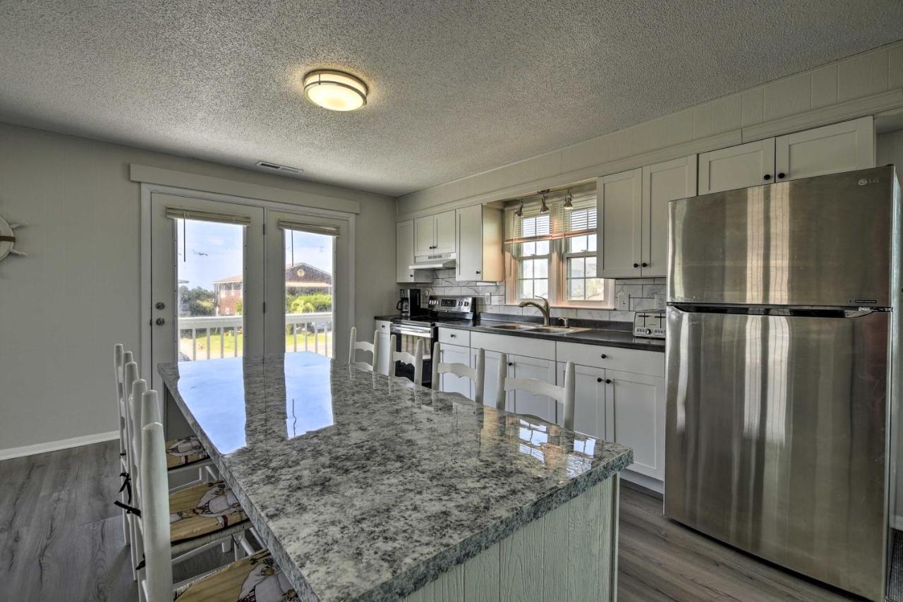 Oak Island Beach Abode With Deck Walk To Shore! 外观 照片