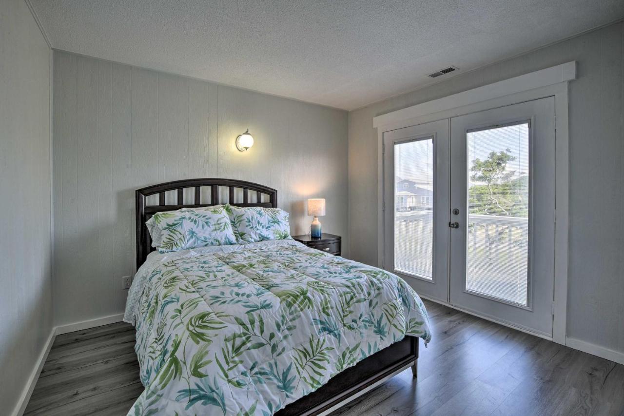 Oak Island Beach Abode With Deck Walk To Shore! 外观 照片