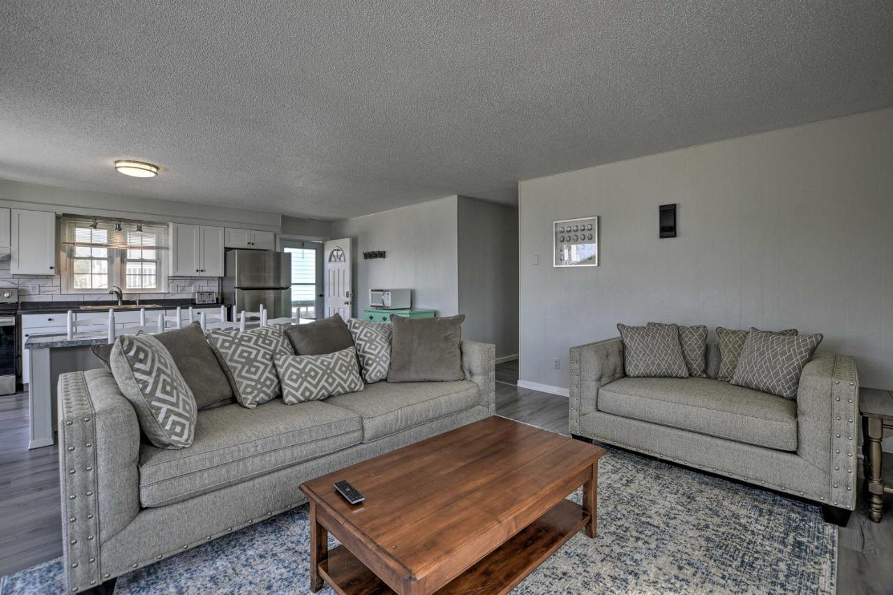 Oak Island Beach Abode With Deck Walk To Shore! 外观 照片