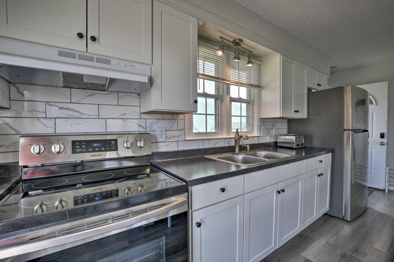 Oak Island Beach Abode With Deck Walk To Shore! 外观 照片
