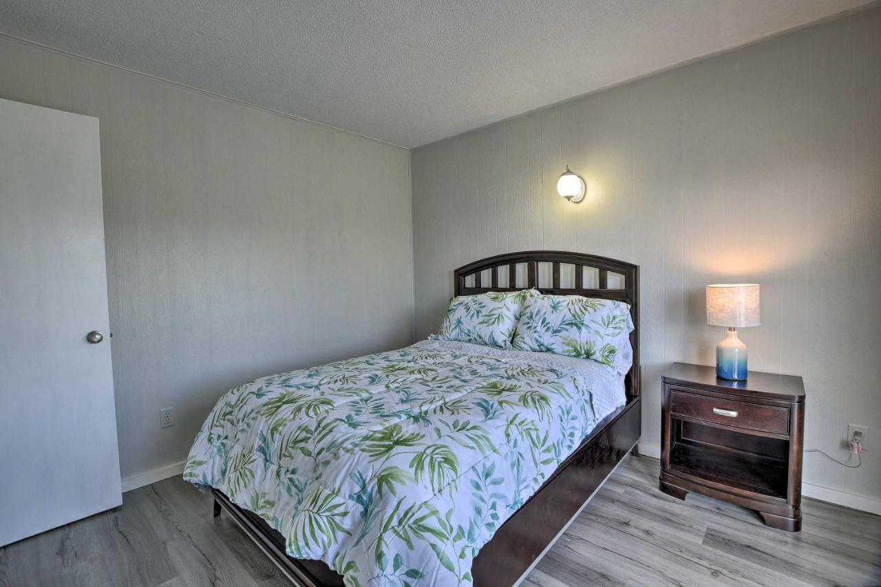 Oak Island Beach Abode With Deck Walk To Shore! 外观 照片